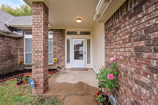 4241 Briar Hill Drive, Grand Prairie, TX 75052