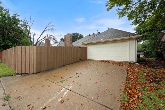 4241 Briar Hill Drive, Grand Prairie, TX 75052