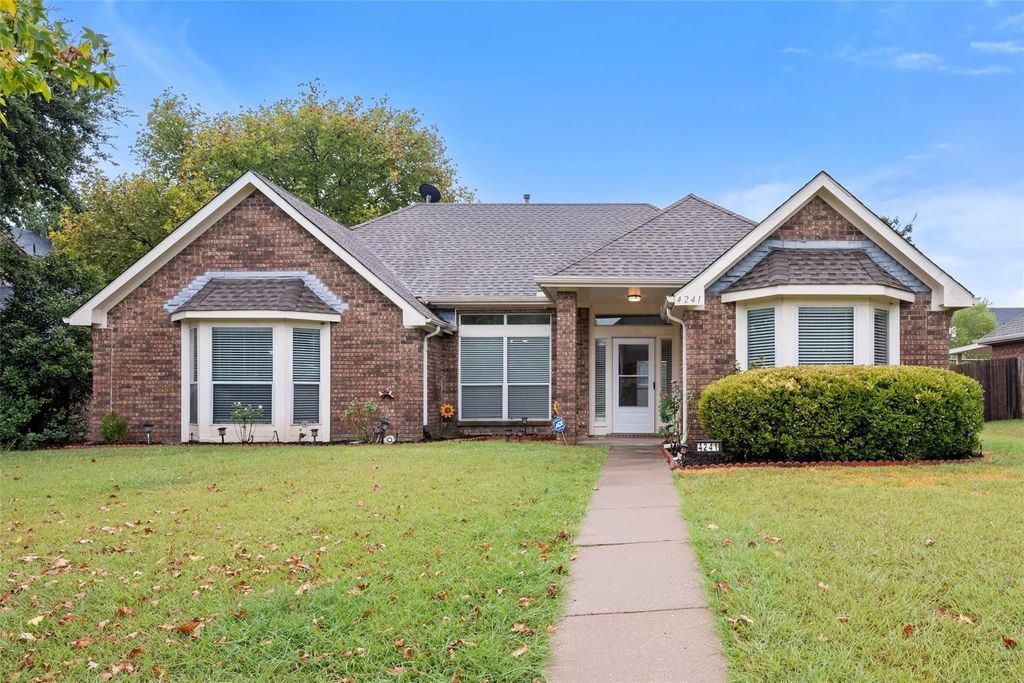 4241 Briar Hill Drive, Grand Prairie, TX 75052