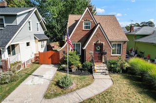 2039 Ferndale Avenue, Lakewood, OH 44107