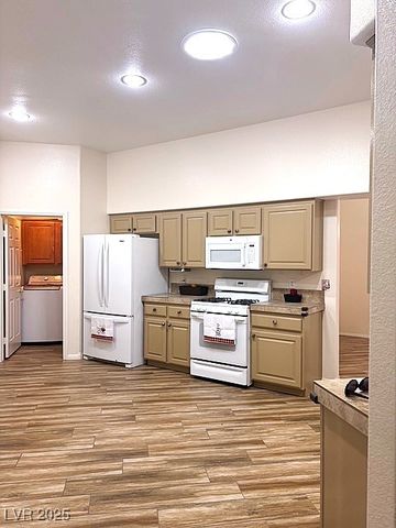 5213 Palm View Drive, Las Vegas, NV 89130