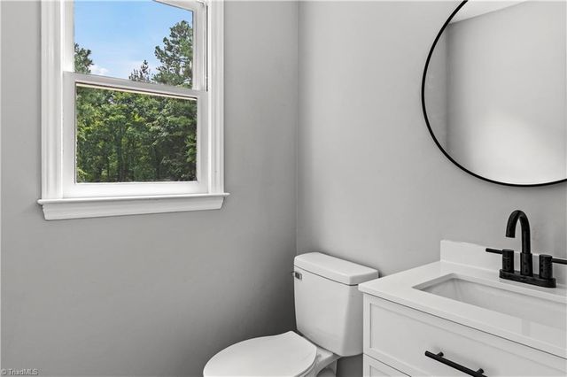 1650 W Clemmonsville Road, Winston-salem, NC 27127