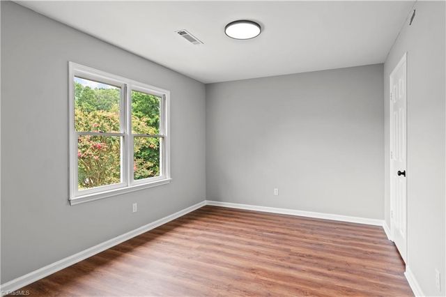 1650 W Clemmonsville Road, Winston-salem, NC 27127