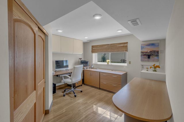 17W544 Sutton Place, Darien, IL 60561