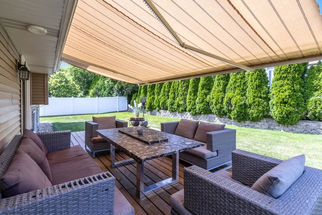 17W544 Sutton Place, Darien, IL 60561