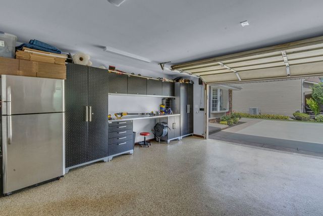 17W544 Sutton Place, Darien, IL 60561