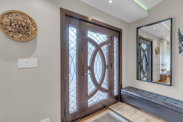 17W544 Sutton Place, Darien, IL 60561