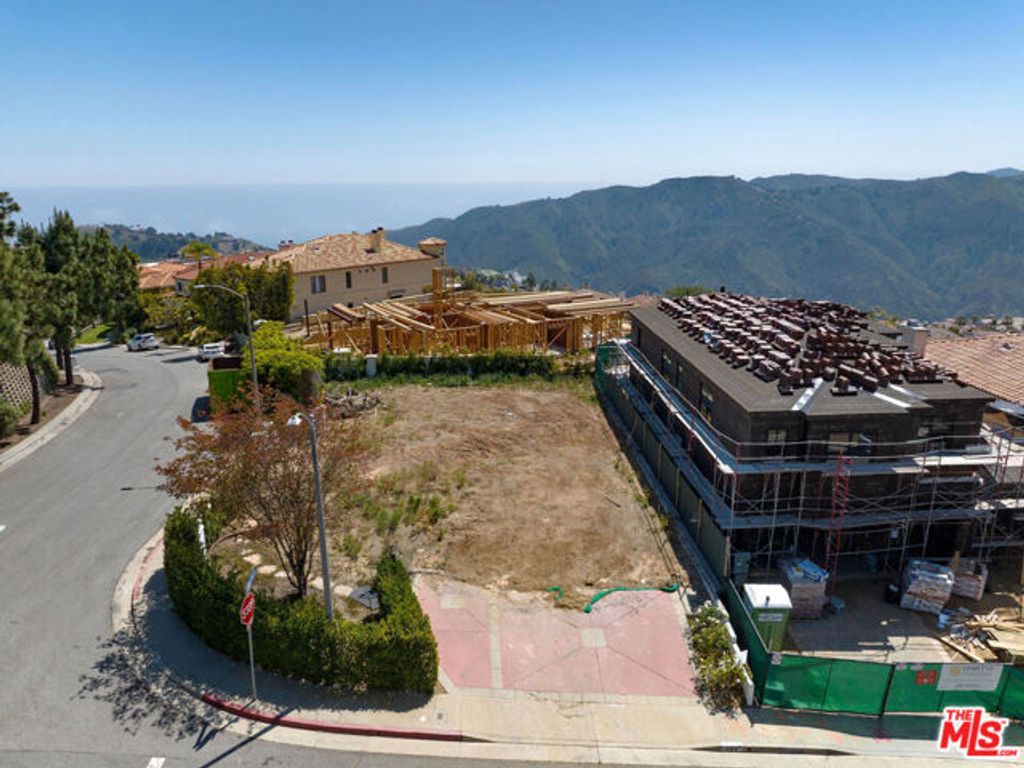 1588 Chastain, Pacific Palisades (los Angeles), CA 90272