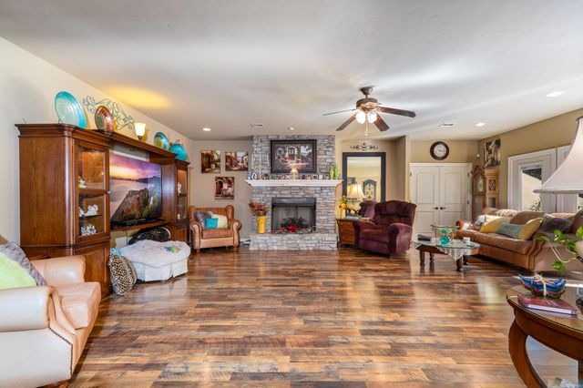 3452 Scenic Drive, Grove, OK 74344