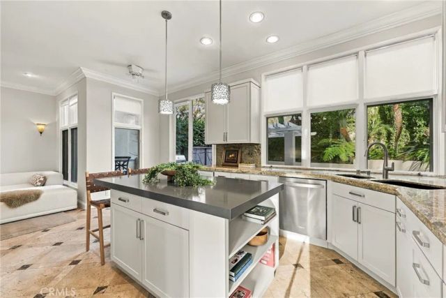 9703 Keeneland, La Jolla, CA 92037