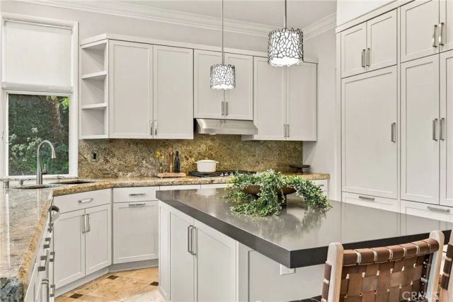 9703 Keeneland, La Jolla, CA 92037