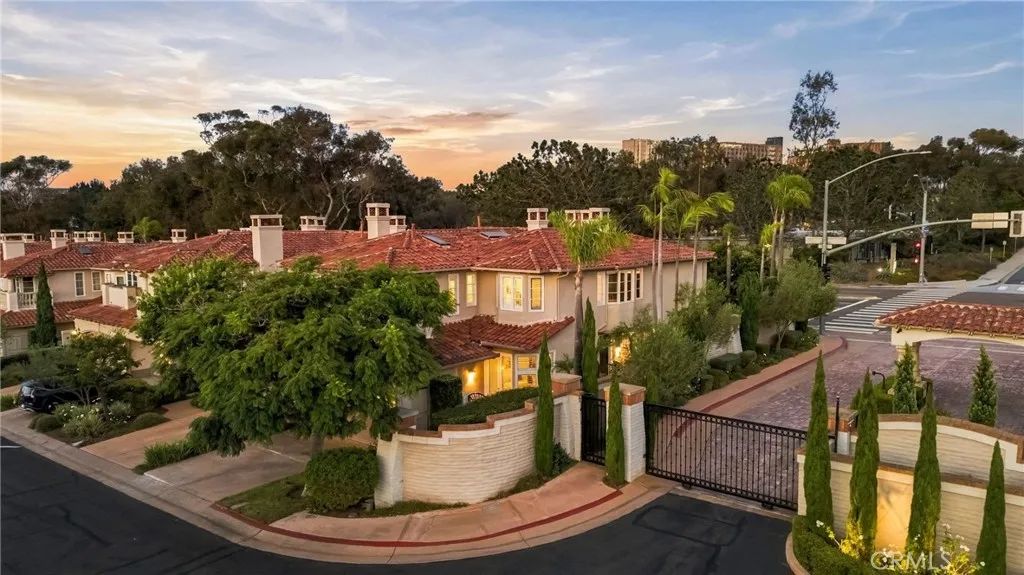 9703 Keeneland, La Jolla, CA 92037