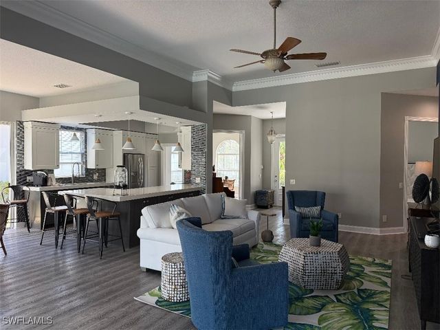 7549 Garibaldi CT, Naples, FL 34114