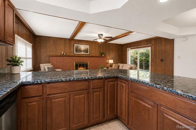 11165 Hanna Drive, Sterling Heights, MI 48312
