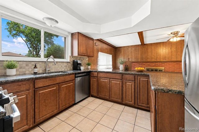 11165 Hanna Drive, Sterling Heights, MI 48312
