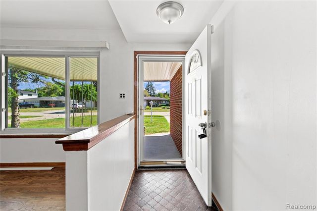 11165 Hanna Drive, Sterling Heights, MI 48312
