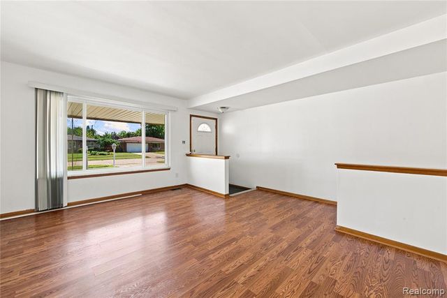 11165 Hanna Drive, Sterling Heights, MI 48312