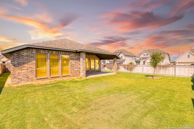 1901 Creekview, Seguin, TX 78155