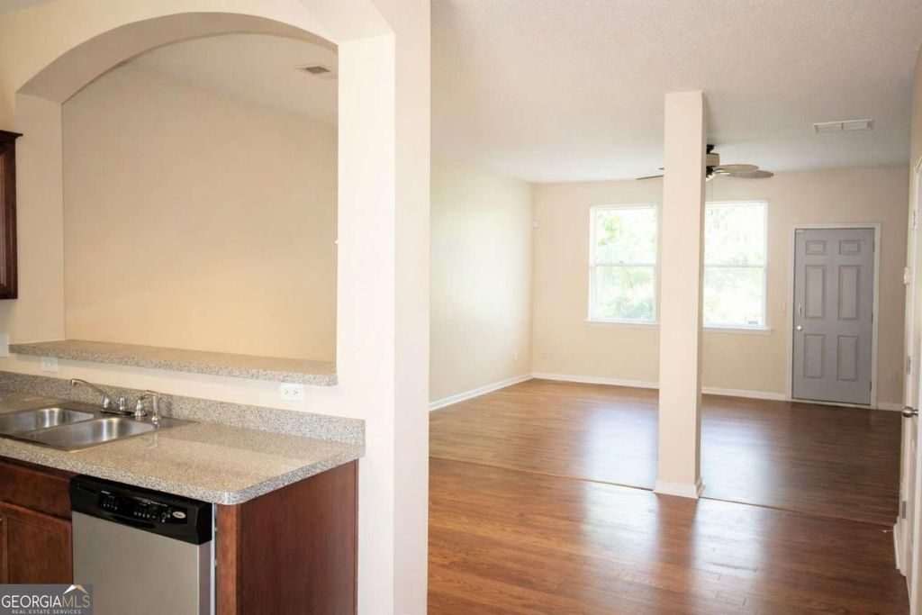 1402 Bayrose Circle 2B, East Point, GA 30344