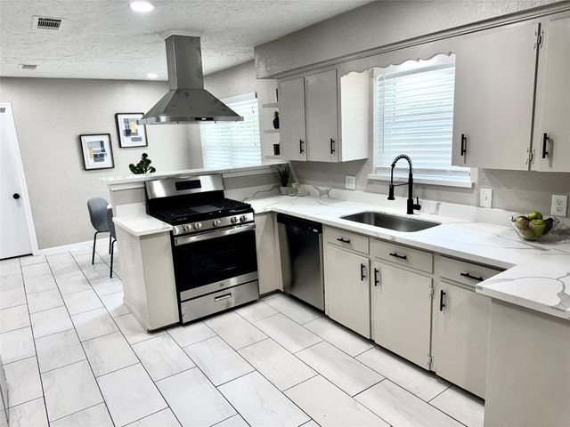 1211 Shorewood Drive, Seabrook, TX 77586