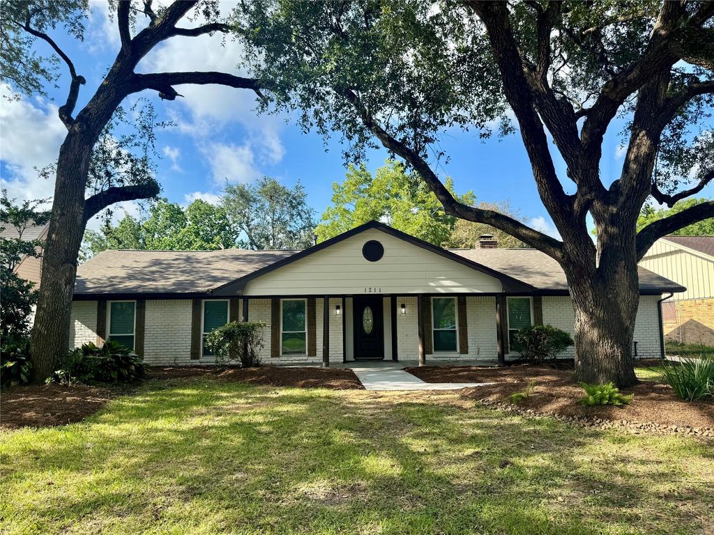 1211 Shorewood Drive, Seabrook, TX 77586