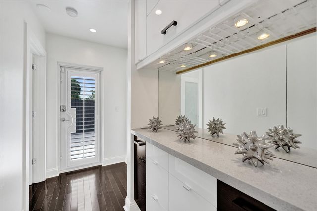 1701 NE 40th Street, Oakland Park, FL 33334