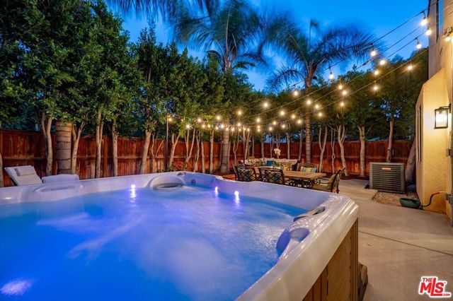 7466 Louise Avenue, Lake Balboa, CA 91406