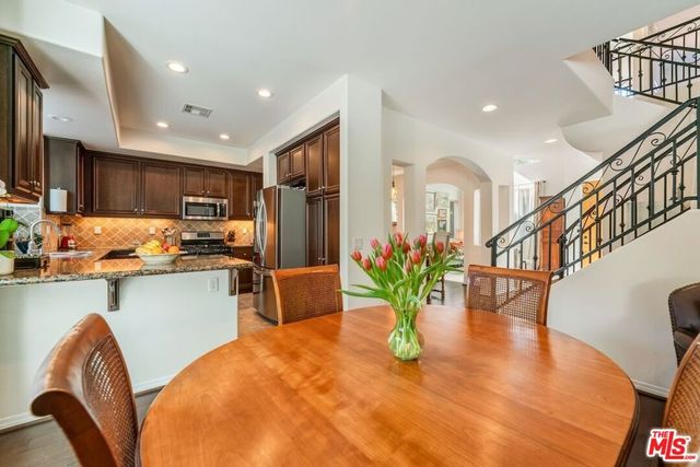 7466 Louise Avenue, Lake Balboa, CA 91406