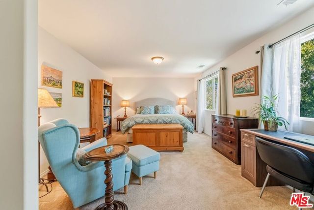 7466 Louise Avenue, Lake Balboa, CA 91406