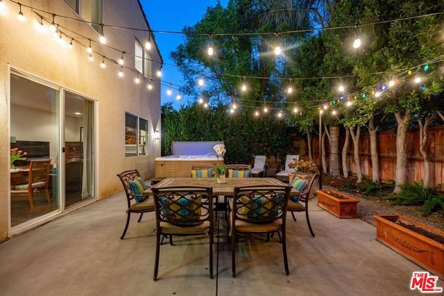 7466 Louise Avenue, Lake Balboa, CA 91406