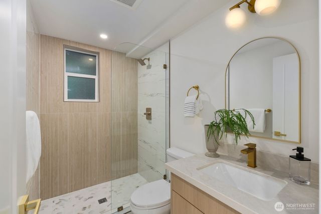 8216 Interlake Avenue N, Seattle, WA 98103