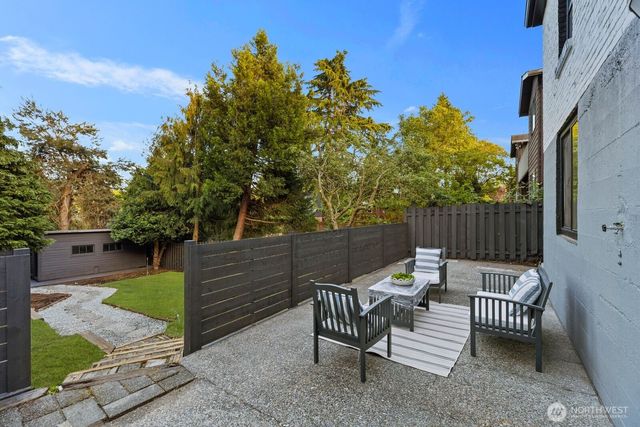 8216 Interlake Avenue N, Seattle, WA 98103