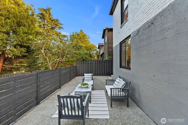 8216 Interlake Avenue N, Seattle, WA 98103