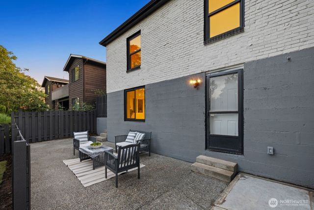 8216 Interlake Avenue N, Seattle, WA 98103