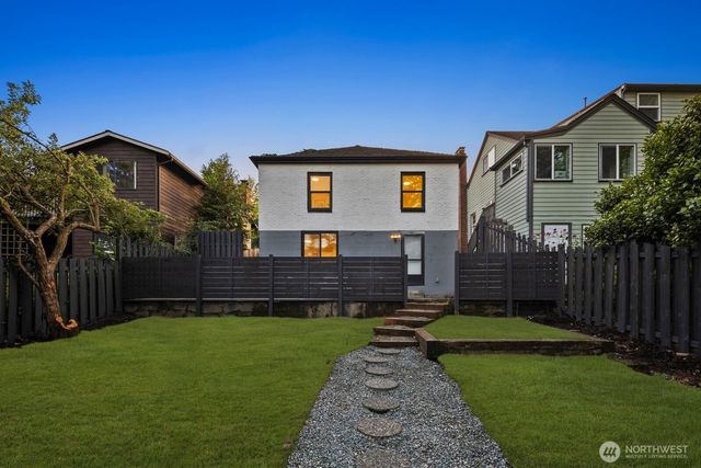 8216 Interlake Avenue N, Seattle, WA 98103