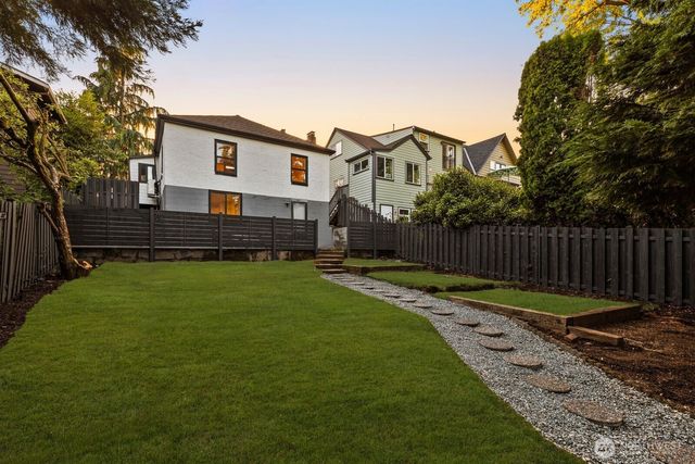 8216 Interlake Avenue N, Seattle, WA 98103