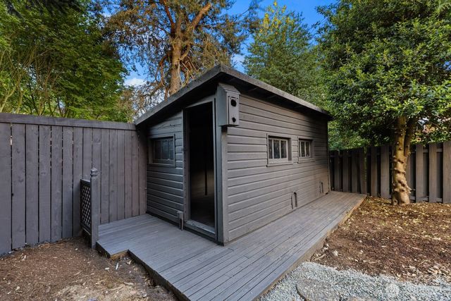 8216 Interlake Avenue N, Seattle, WA 98103
