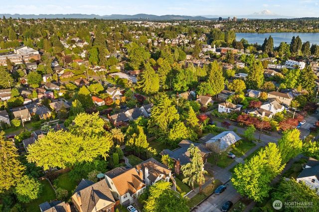 8216 Interlake Avenue N, Seattle, WA 98103