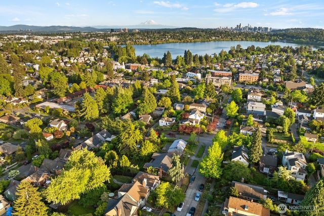 8216 Interlake Avenue N, Seattle, WA 98103