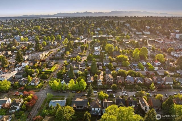 8216 Interlake Avenue N, Seattle, WA 98103