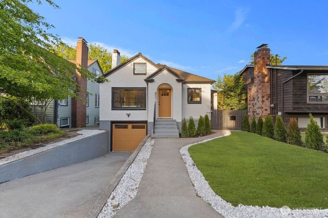 8216 Interlake Avenue N, Seattle, WA 98103