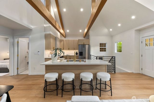 8216 Interlake Avenue N, Seattle, WA 98103