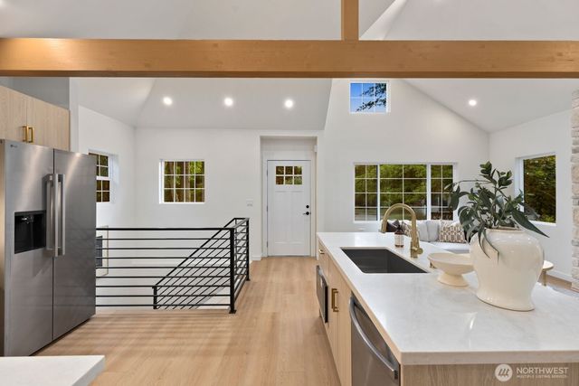 8216 Interlake Avenue N, Seattle, WA 98103