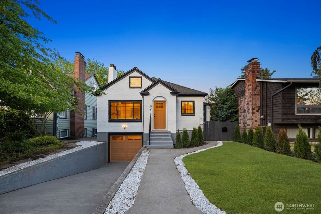 8216 Interlake Avenue N, Seattle, WA 98103