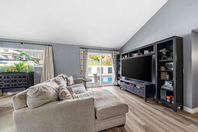 1104 Hoover St, Escondido, CA 92027