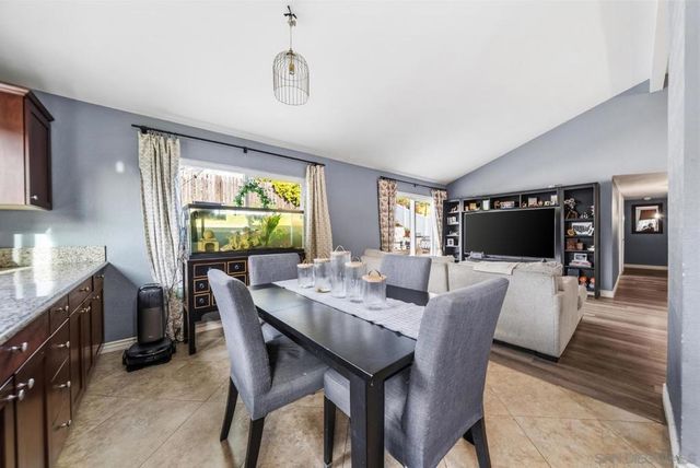 1104 Hoover St, Escondido, CA 92027