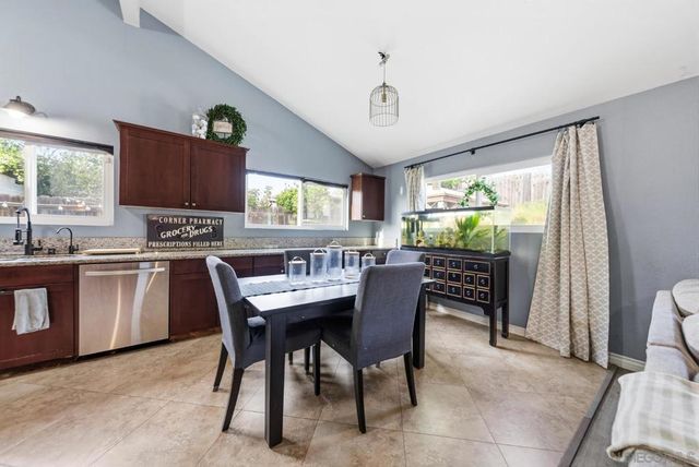 1104 Hoover St, Escondido, CA 92027