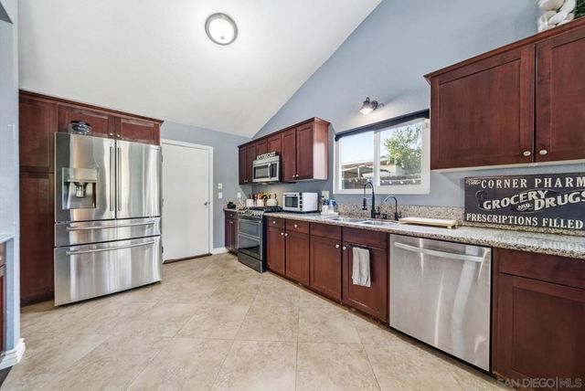 1104 Hoover St, Escondido, CA 92027