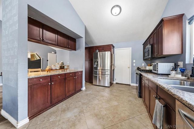 1104 Hoover St, Escondido, CA 92027