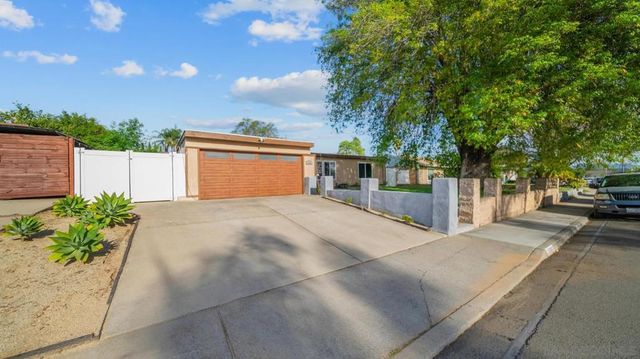 1104 Hoover St, Escondido, CA 92027